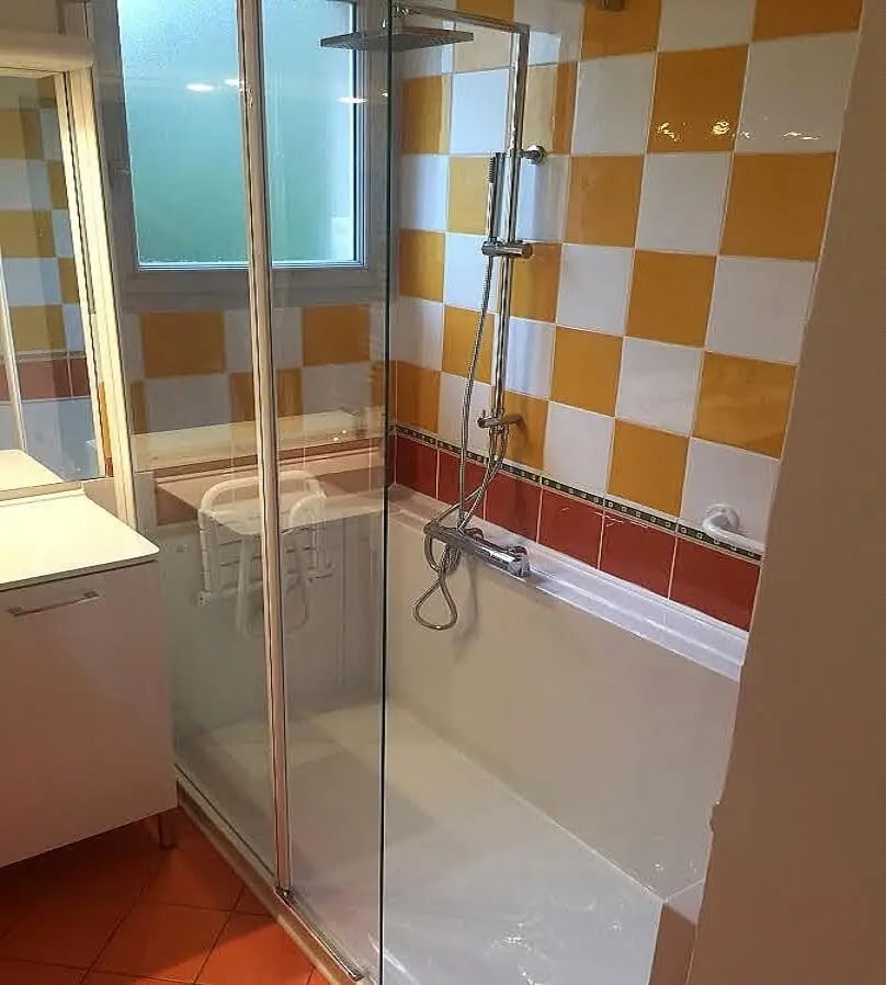 Douche pour personne âgée sur-mesure
